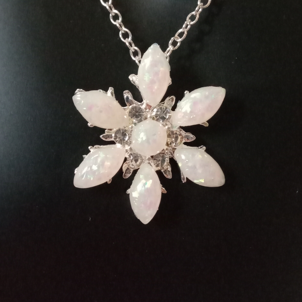 White Poinsettia Necklace